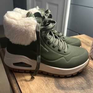 Skechers sneaker boots